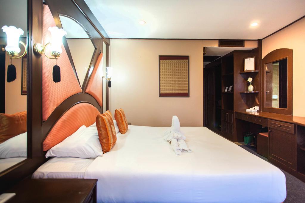 Kelly'S Residency Hotel Patong Bagian luar foto